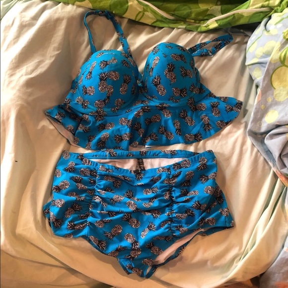 (SOLD) Torrid Swim Pineapple Print Bikini Size 1 - Picture 1 of 6